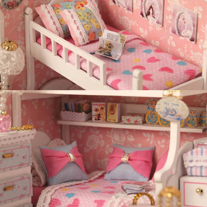 Mini domek dla kotka z meblami na prezent