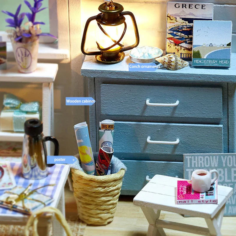 Mini domek dla kotka z meblami na prezent