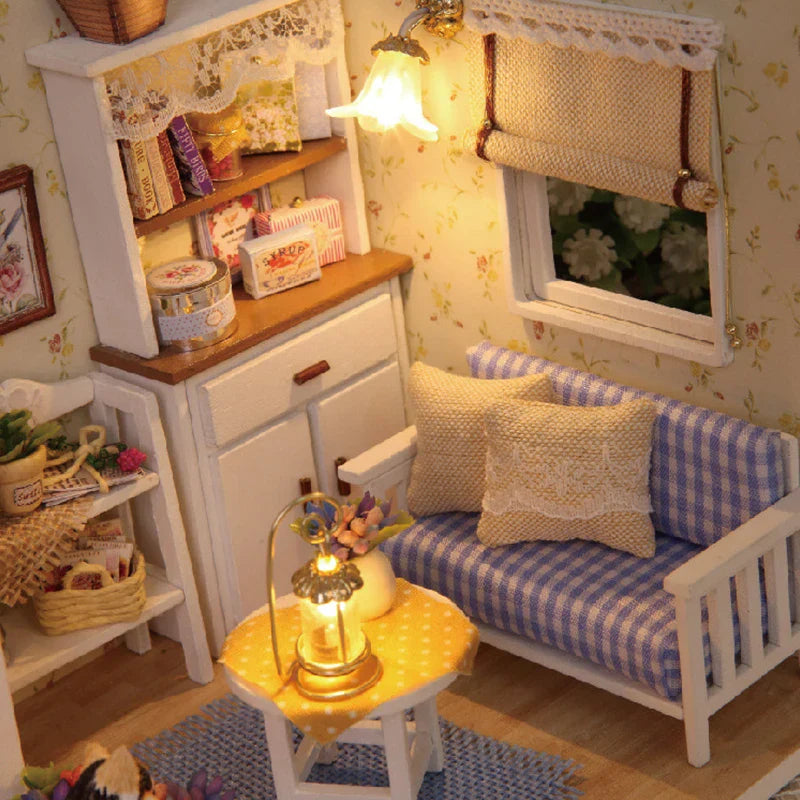 Mini domek dla kotka z meblami na prezent